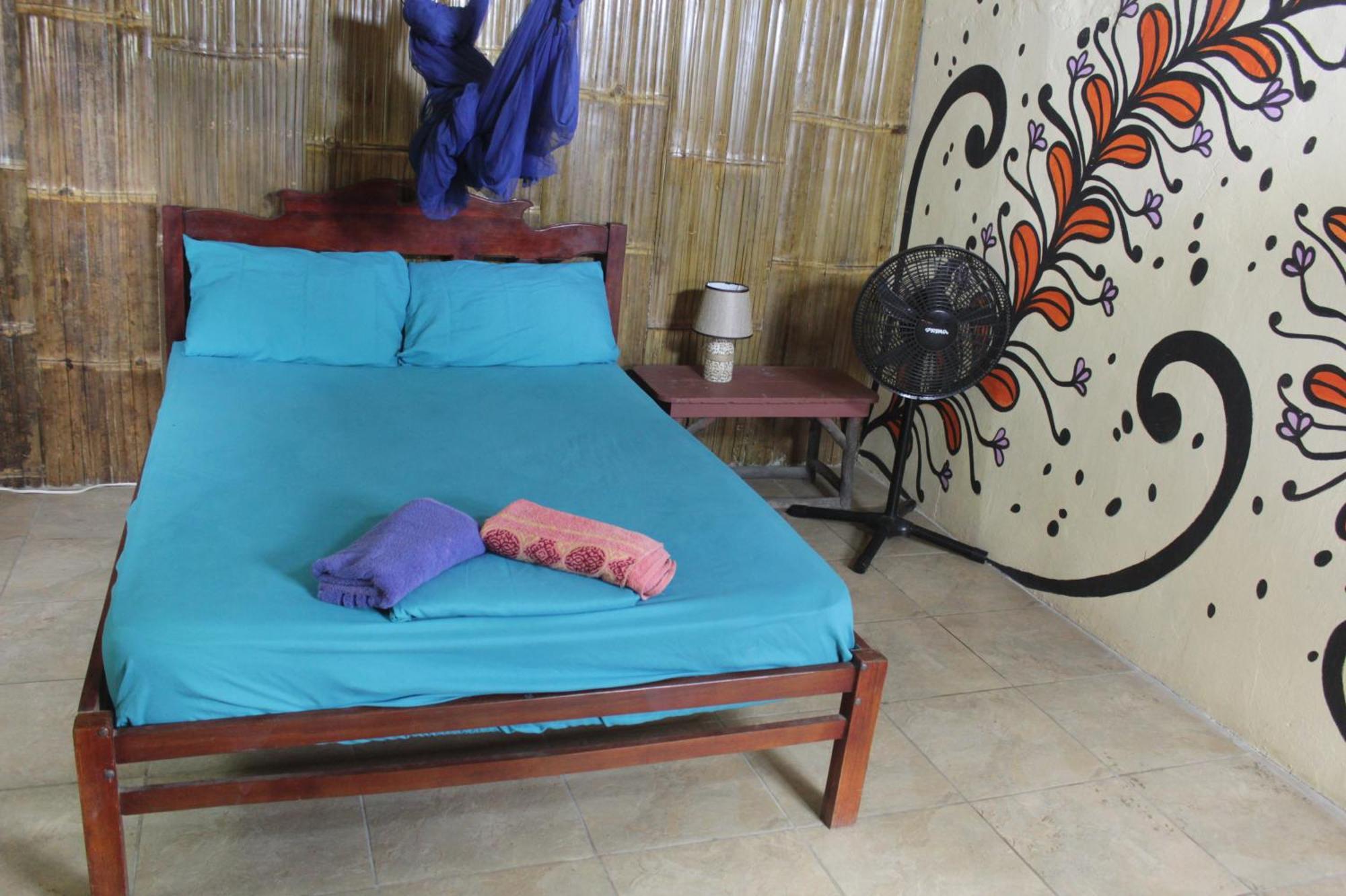 My Little House Surf&Backpacker Hostel Монтаньита Экстерьер фото